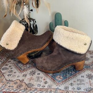 UGG Lynnea Brown Suede Leather Shearling Cuff Fold Over Clog Boots